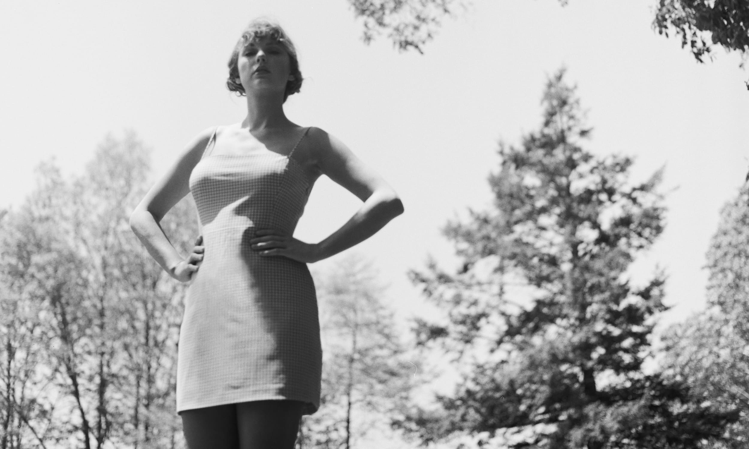 taylor swift standing in a field